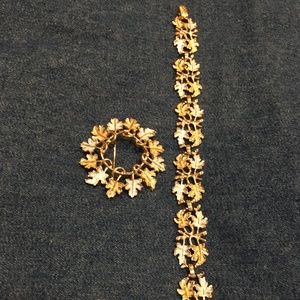 Sarah Coventry Two-piece jewelry set bracelet and brooch